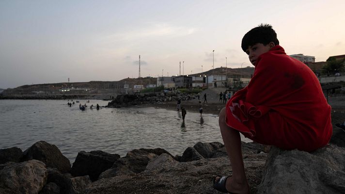Telediario Fin de Semana - Un equipo de RTVE ha pasado la noche recorriendo la ciudad de Ceuta