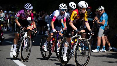 Lorena Wiebes se lleva el primer amarillo del Tour femenino en un final en el que las favoritas se dejan ver