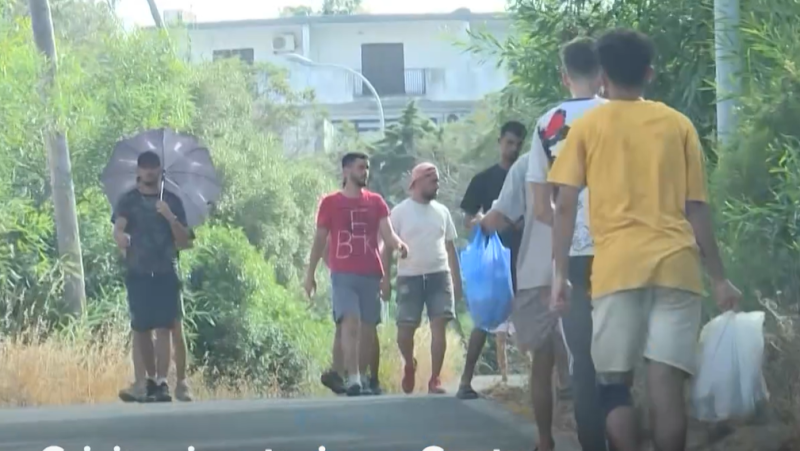 Cientos de migrantes se alejan de las zonas más vigiladas - Telediario Fin de Semana | Ver