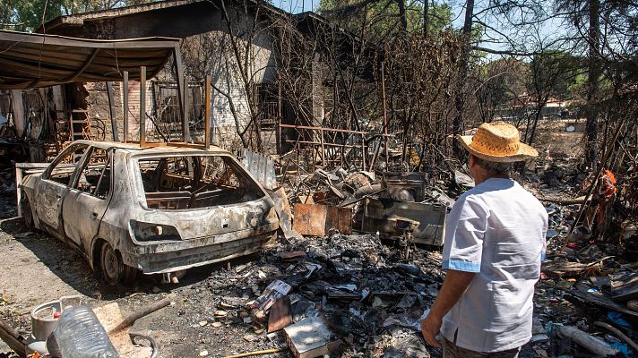 Telediario Fin de Semana - La ruta calcinada de la sierra oeste de Madrid tras los incendios: casas fantasma, esqueletos metálicos y cenizas por todas partes