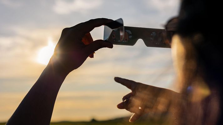 Informativo 24h - Las claves para disfrutar del eclipse de forma segura