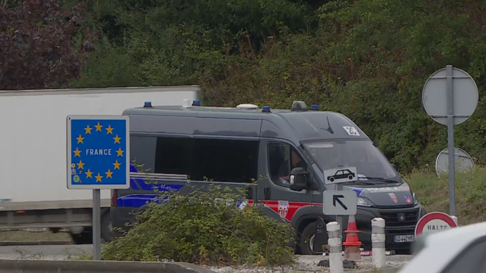 En el paso de Biriatou es evidente el refuerzo fronterizo anunciado por Francia tras la crisis de Ceuta | RTVE Play - Ver ahora