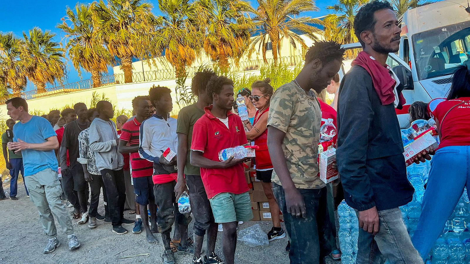 Cerca de mil migrantes acampan en Ceuta solicitando asilo | Ver