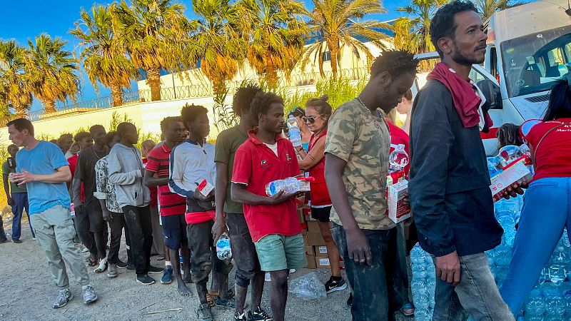 Cerca de mil migrantes acampan en Ceuta solicitando asilo | Ver