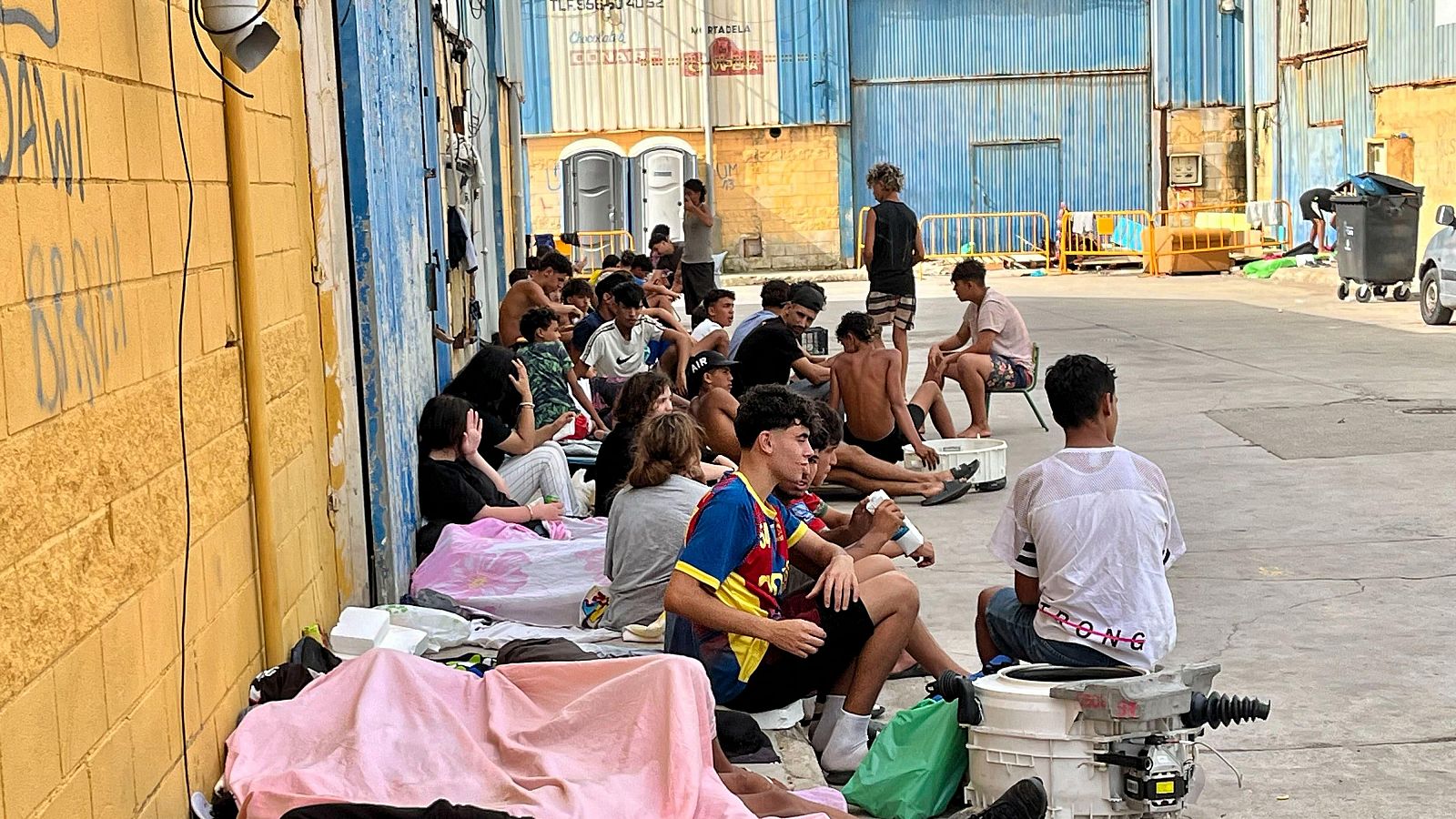 Crisis en Ceuta: cientos de menores duermen en las calles | Ver