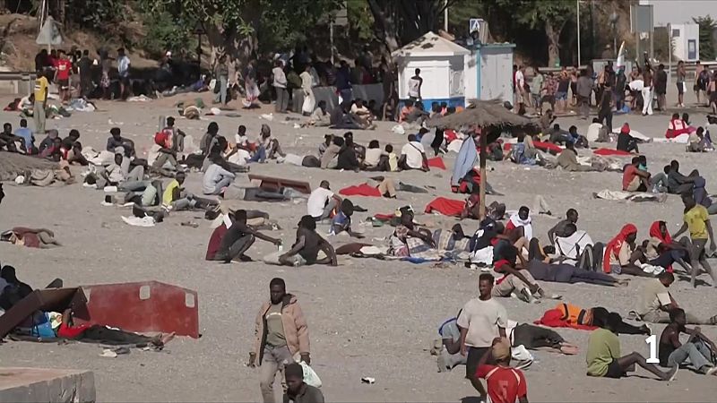 Ceuta desbordada pels centenars de menors migrants arribats del Marroc - L'Informatiu | Veure