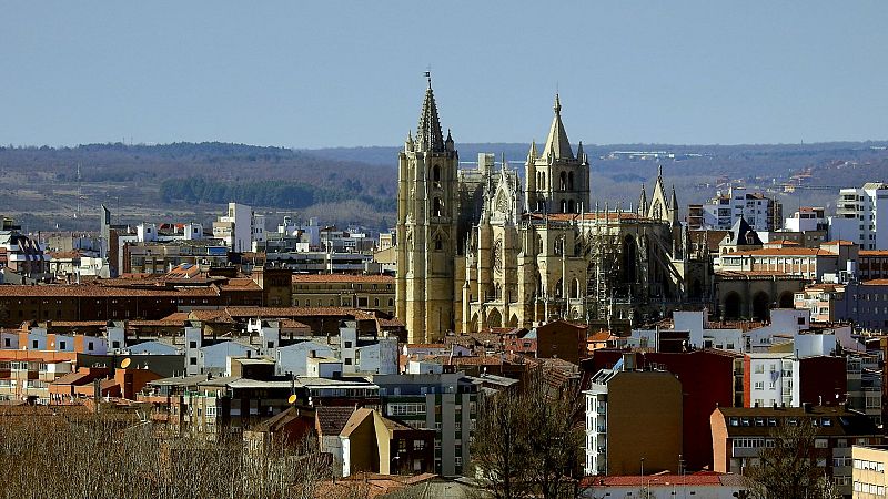 León cuelga el cartel de completo en todos sus alojamientos por el eclipe - Noticias de Castilla y León | Ver