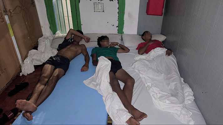 Noticias de Melilla - Menores migrantes se lanzan al mar en Melilla ante la saturación del sistema de acogida