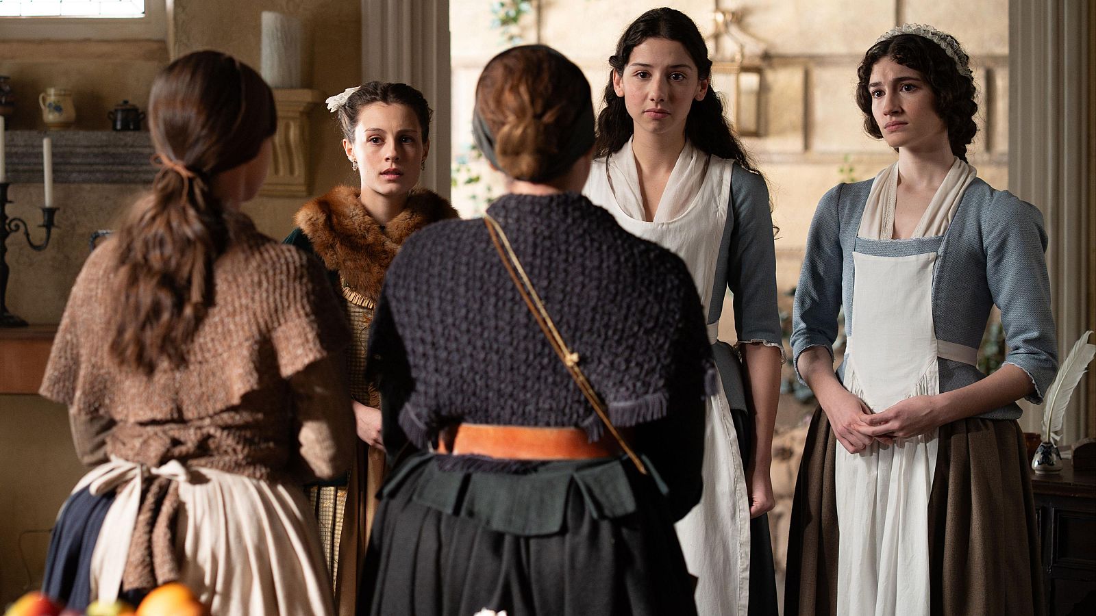 Rosalía, Leonor y Bárbara interrogan a las parteras, Pura y Petra sobre la hija de Rosalía