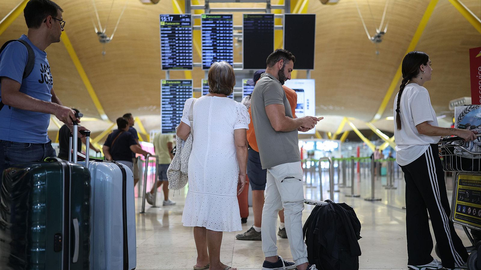España comienza a controlar la entrada de viajeros procedentes de Italia | Ver