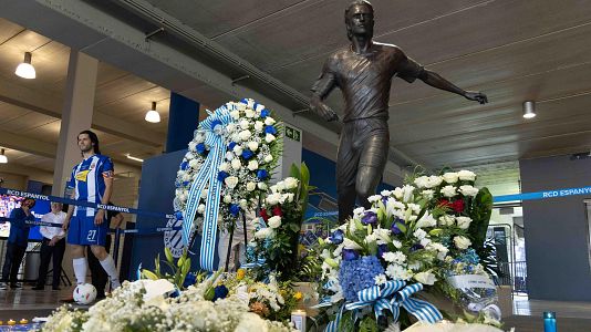 El RCD Espanyol homenajea a Dani Jarque, que ya tiene su figura de cera en la puerta 21