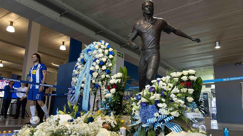 El RCD Espanyol homenajea a Dani Jarque con una estatua de cera - Teledeporte | Ver