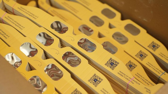 Telediario Fin de Semana - La venta de gafas homologadas se dispara con la llegada del eclipse