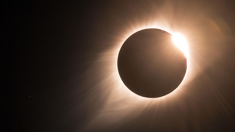 El eclipse, accesible para las personas ciegas con RTVE | Ver