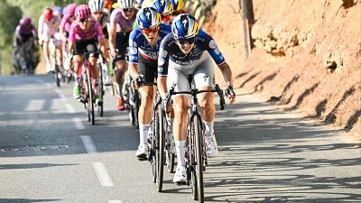 Demi Vollering devuelve el golpe a Kasia Niewadoma y le roba el maillot amarillo a falta de la �ltima jornada del Tour