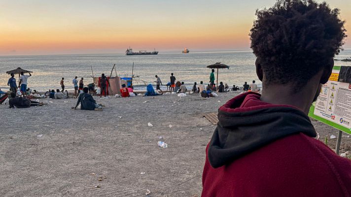 Telediario 1 - Chabolas en la playa del Trampolín, único refugio para cientos de inmigrantes