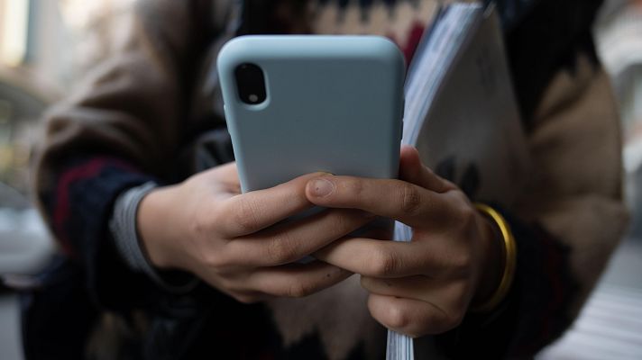 Telediario 2 - Las llamadas comerciales se identificarán con el prefijo 400