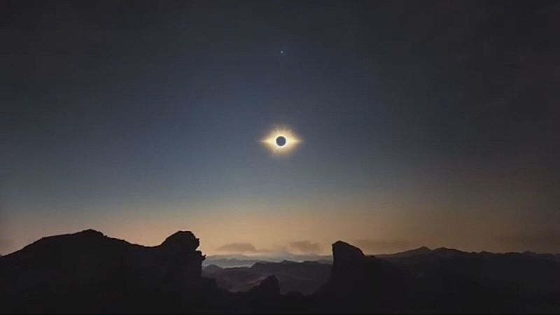 El municipi acull una trentena d’activitats organitzades pel Parc Astronòmic Muntanyes de Prades i es prepara per a l’arribada de nombrosos visitants amb motiu de l’eclipsi total.