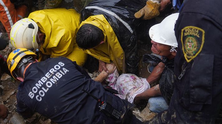 Telediario 1 - Colombia busca supervivientes tras el peor terremoto de la última década