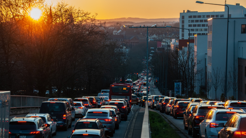 ¿Qué precauciones debemos tomar conduciendo durante el eclipse? - Noticias de Castilla y León | Ver