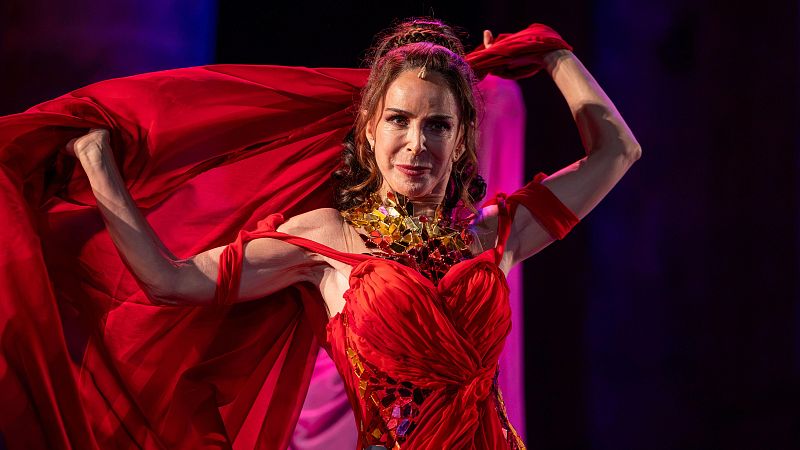 Lydia Bosch protagoniza 'Fedra, en los infiernos' en M�rida - Telediario 1 | Ver