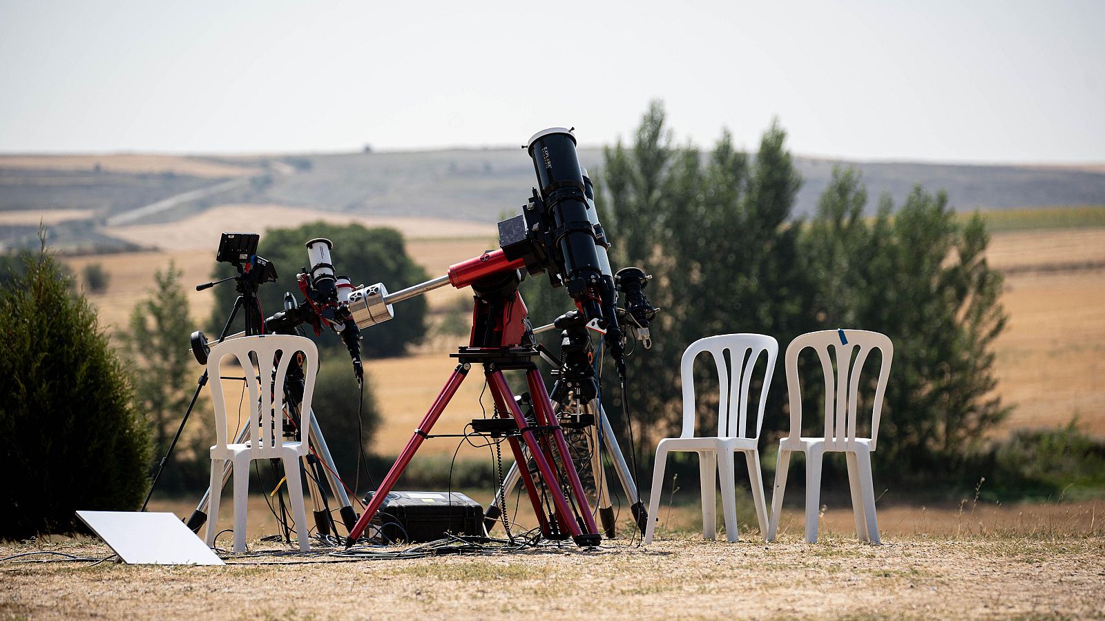 Los últimos preparativos para ver el eclipse