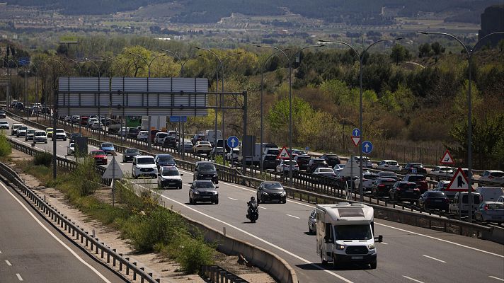 Telediario 1 - Empiezan los atascos en las vías de acceso para disfrutar del eclipse: se recomienda usar transporte público