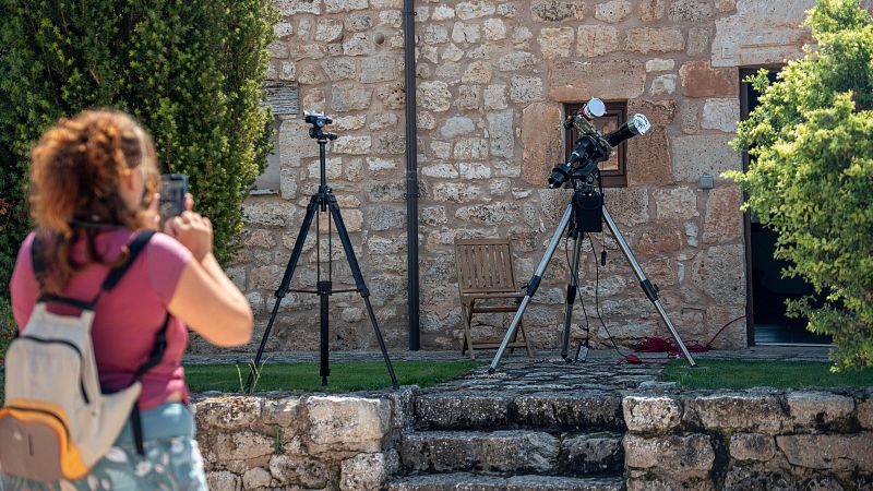 Objetivo eclipse total: últimos preparativos horas antes del fenómeno histórico - La tarde en 24h | Ver