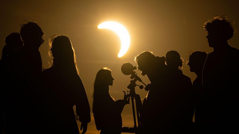 El eclipse solar total también ha podido verse en Rusia, Islandia o Reino Unido - Informativo 24h | Ver