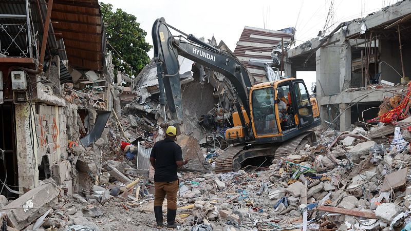Se cumplen las horas de oro en el terremoto de Colombia - Informativo 24h | Ver