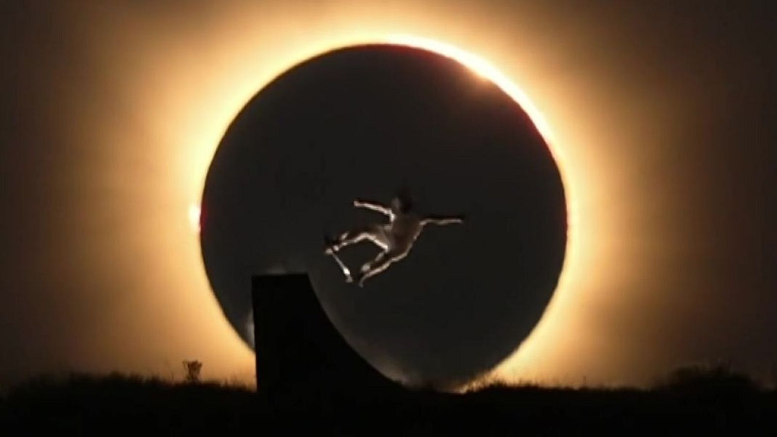 Eclipse solar 2026: El skater Danny León habla de su vídeo viral | Ver - Informativo 24h | Ver