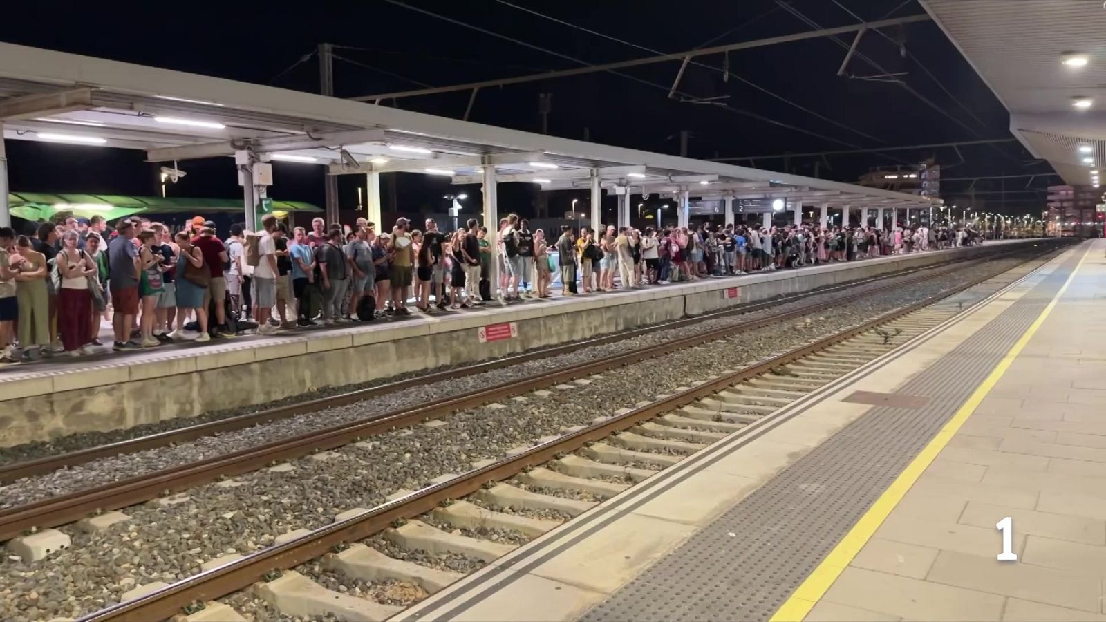 El col·lapse en la mobilitat marca la jornada de l'eclipsi