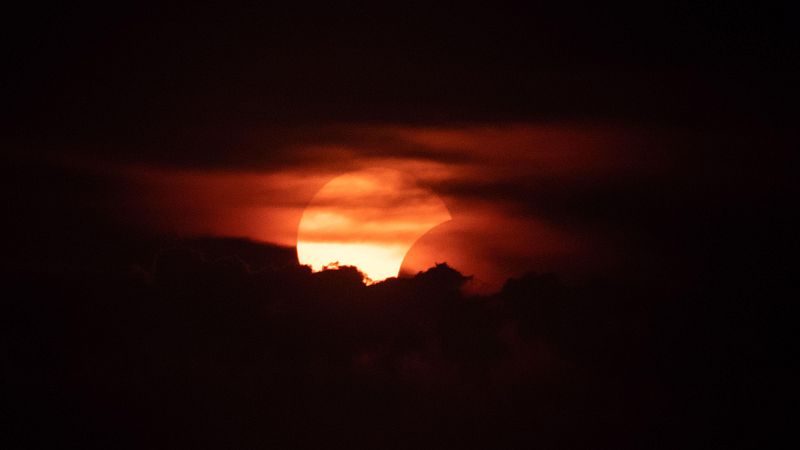 Un dispositivo permite a personas invidentes sentir el eclipse - Panorama Regional | Ver