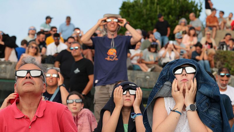 España, hipnotizada por el eclipse solar | Ver