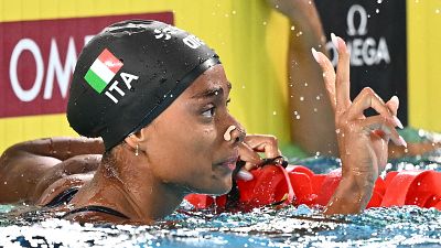Sara Curtis se supera a sí misma: bate su propio récord del mundo en 50m espalda