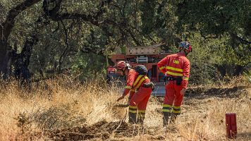 El incendio de Niebla, Huelva, avanza sin control mientras el fuego de Huesca obliga a nuevas evacuaciones