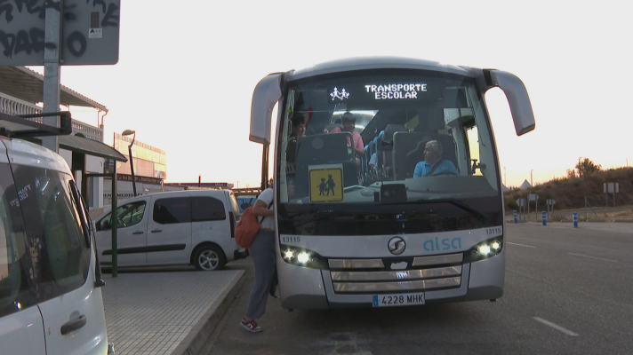 Noticias de Extremadura - Las empresas de transporte de la región se muestran reacias a concurrir a los contratos de emergencia de la Junta de Extremadura para garantizar las rutas escolares al inicio del curso escolar 2026-2027