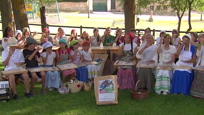 Noticias de Castilla y León - Masamadre, abuelas, madres e hijas al son de jotas