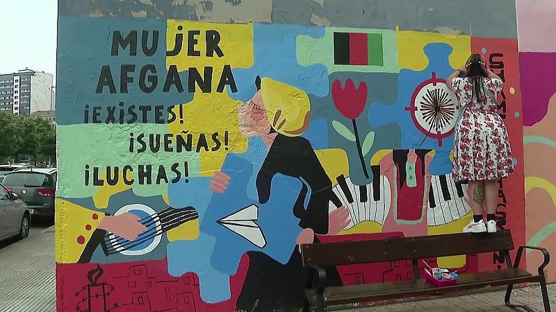 Gijón recuerda a mujeres afganas con la inauguración de un mural colectivo - Panorama Regional | Ver