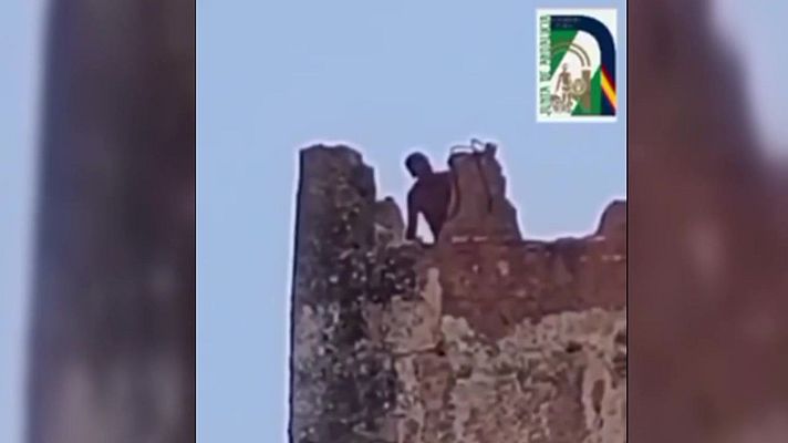 Noticias Andalucía - Detenido por destrozar la muralla de Niebla en pleno incendio