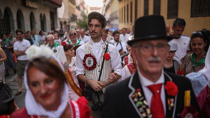 Telediario 1 - España en fiestas: pueblos a lo largo de todo el país celebran sus verbenas populares