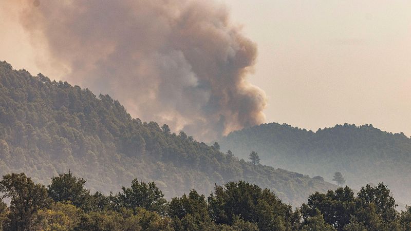 El incendio de las Peñas de Riglos avanza sin control - Noticias Aragón | Ver