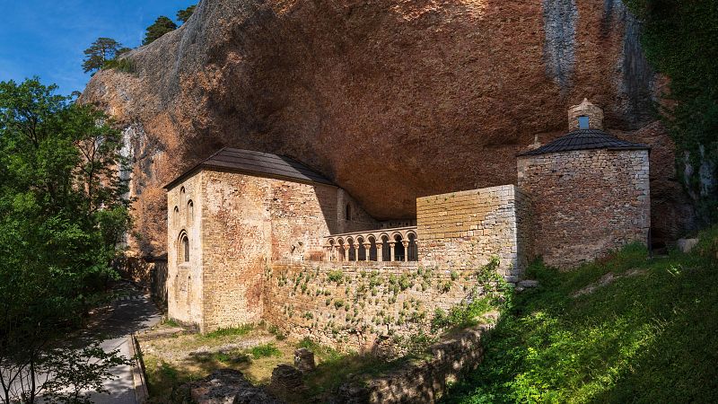 La UME, al rescate del monasterio de San Juan de la Peña por el incendio de las Peñas de Riglos | Ver