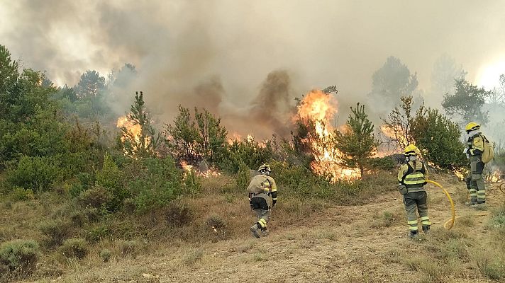 Telediario 2 - El viento complica la extinción del incendio de Huesca