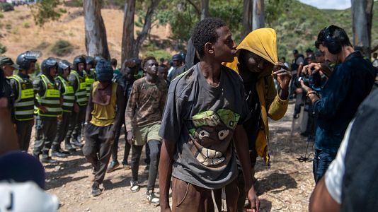 Marruecos carga contra decenas de migrantes tras un nuevo intento fallido de cruzar a Ceuta