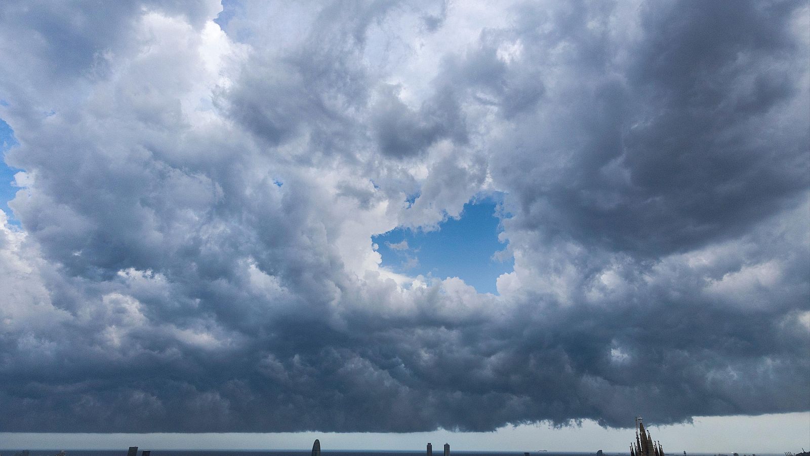 Tormentas aisladas y subida de temperaturas - El tiempo | Ver