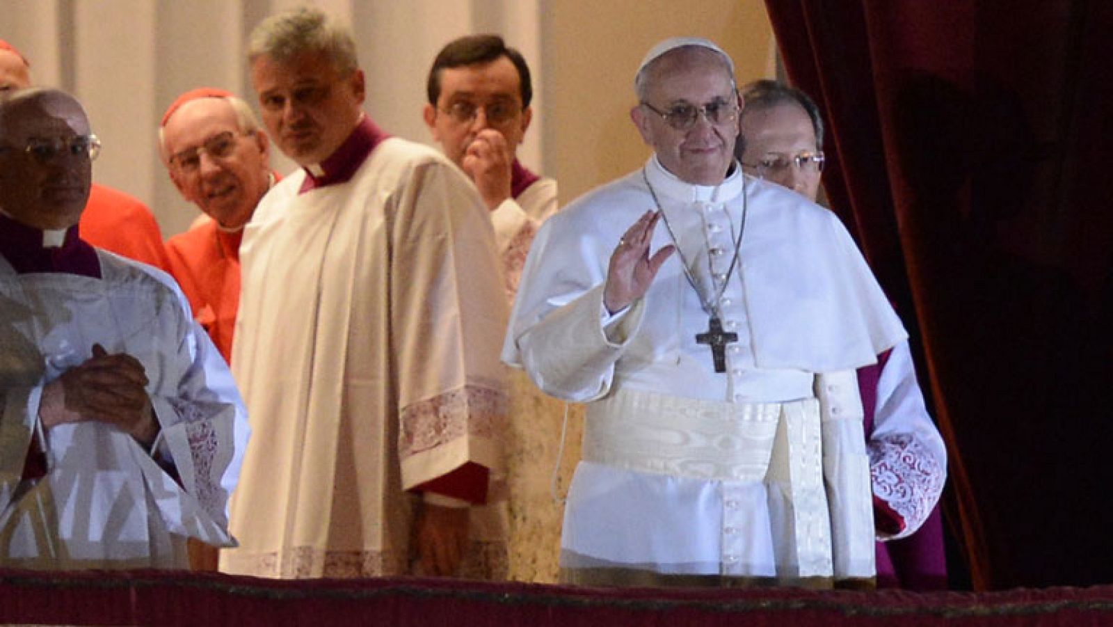 Jorge Mario Bergoglio se convierte en el papa 266 de la historia | Ver