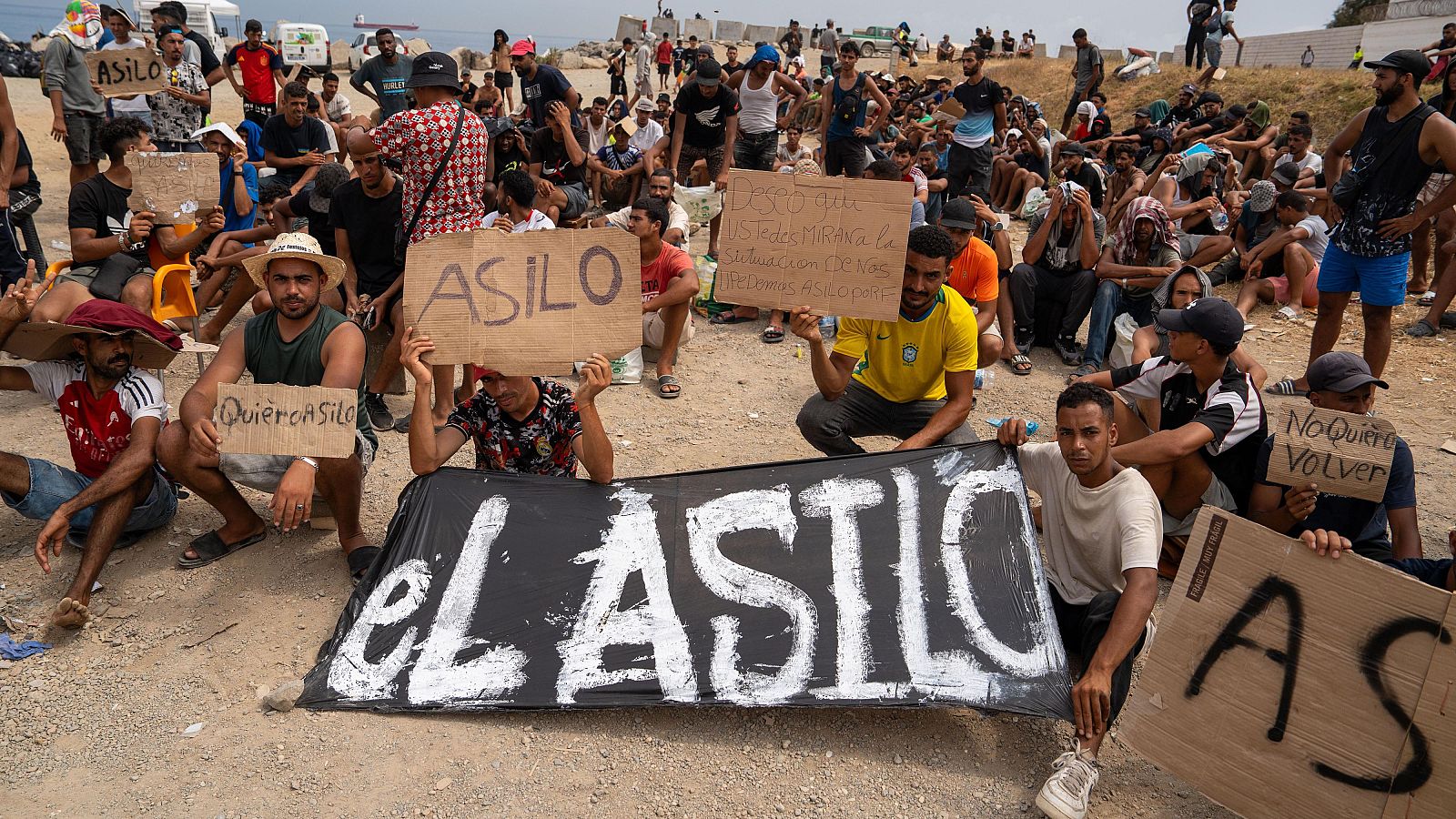 Los migrantes de Ceuta reclaman su derecho de asilo | Ver