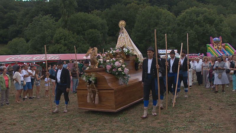 Los pasiegos honran a su patrona: la Virgen de Valvanuz | Ver