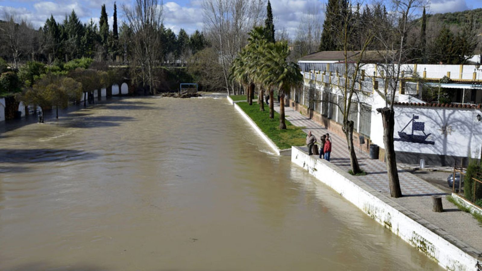 El temporal deja un muerto en Granada por la crecida de un río | Ver